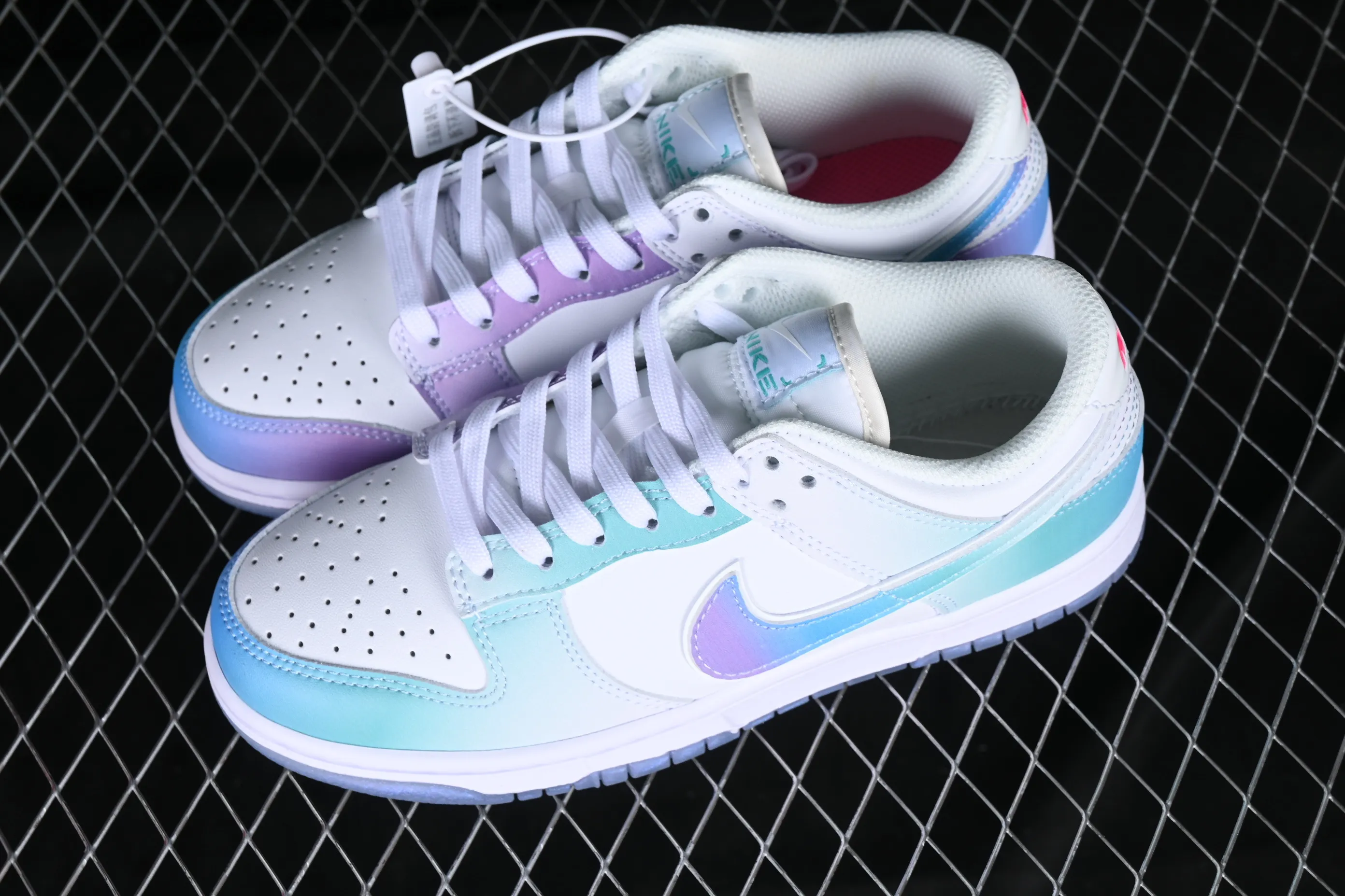 All Categories Nk SB Dunk Series Nk SB Dunk Low Low-top sneakers Cost-effective version Nk Dunk Low "Violet and Hyper Pink" gradient color SB low-top casual sneakers FJ7743-194